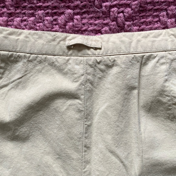 Anne Klein khaki Bermuda shorts. 58%Cotton, 42%Lyocell fabric. S2 - Picture 4 of 8